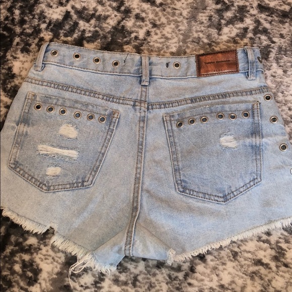 BRAND NEW Zara denim shorts - Picture 2 of 4